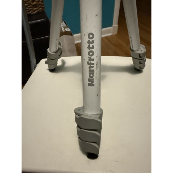 Manfrotto Compact Light Tripod Aluminum MKCOMPACTLT-RD - Picture 2 of 10